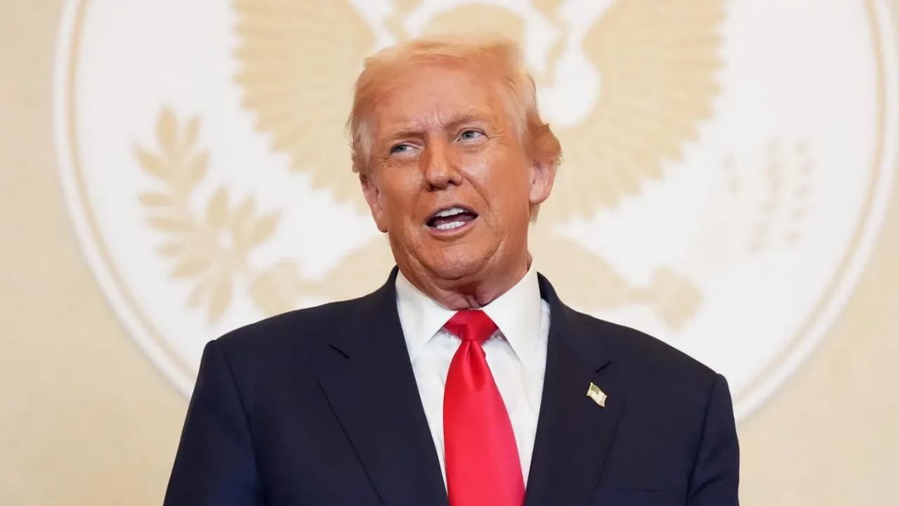 Esto es lo que CBS eliminó de la entrevista de ’60 Minutes’ con Trump