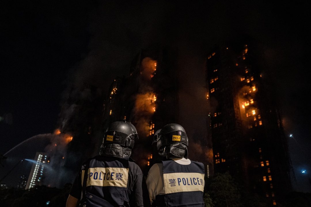 El incendio del rascacielos de Hong Kong muestra lo difícil que es evacuar en caso de emergencia