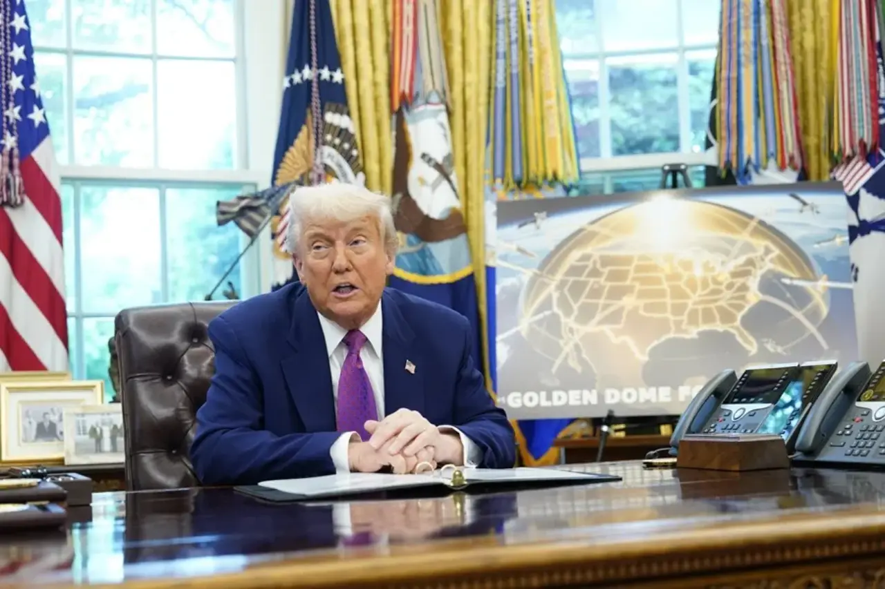 Trump intensifica críticas contra ejecutivos, corporaciones e instituciones