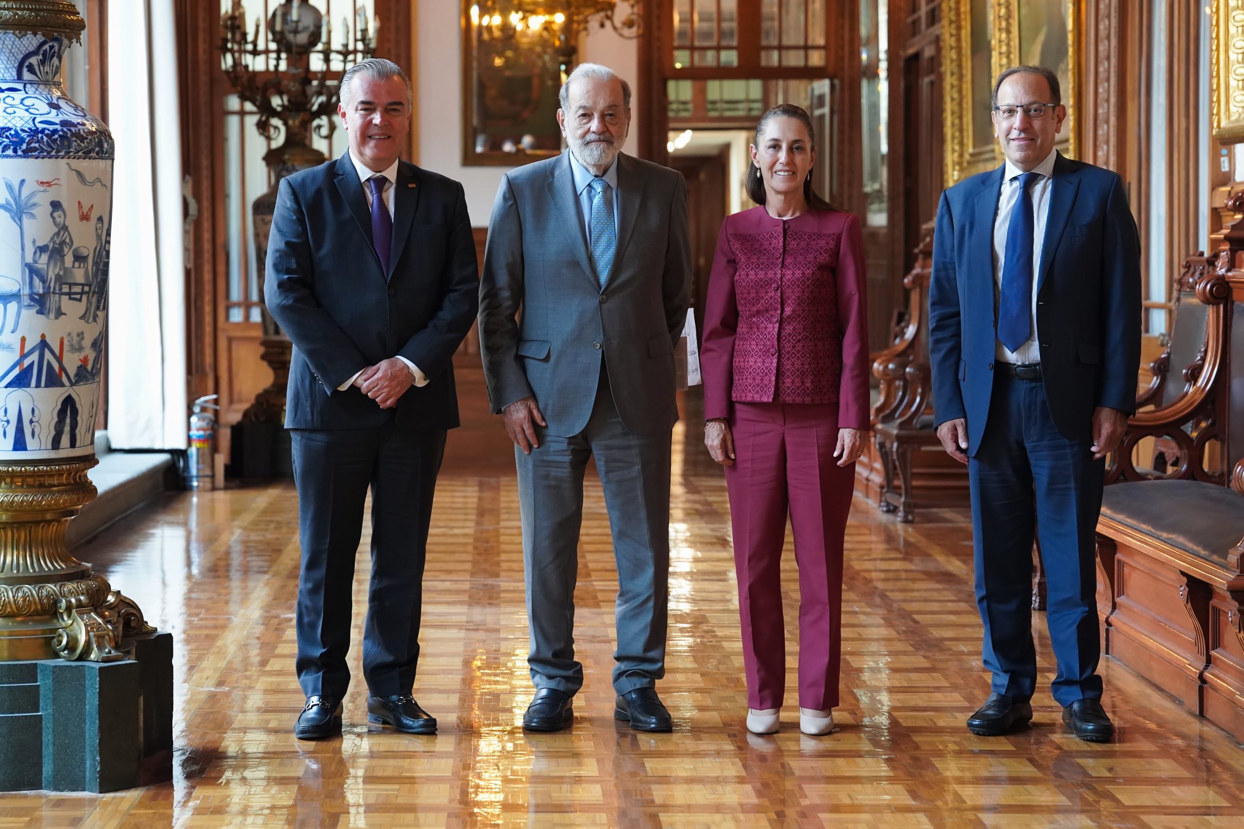 Sheinbaum se reúne con Francisco Cervantes, Carlos Slim y Marco Antonio Slim Domit