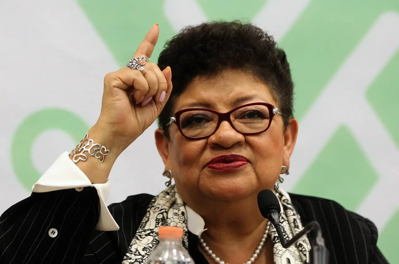 Perfilan a Ernestina Godoy para ser fiscal de la FGR tras renuncia de Gertz Manero