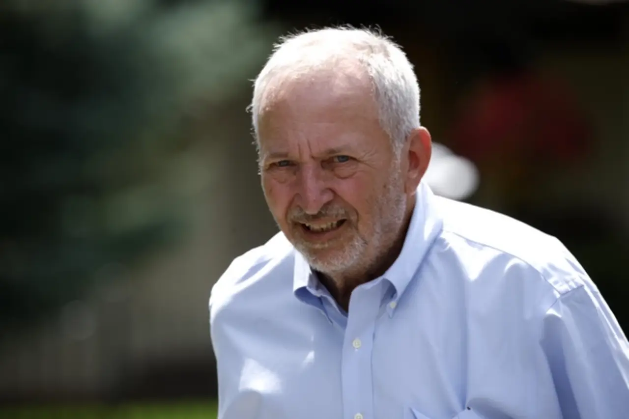 Larry Summers dimite de consejo asesor de Santander tras información sobre caso Epstein