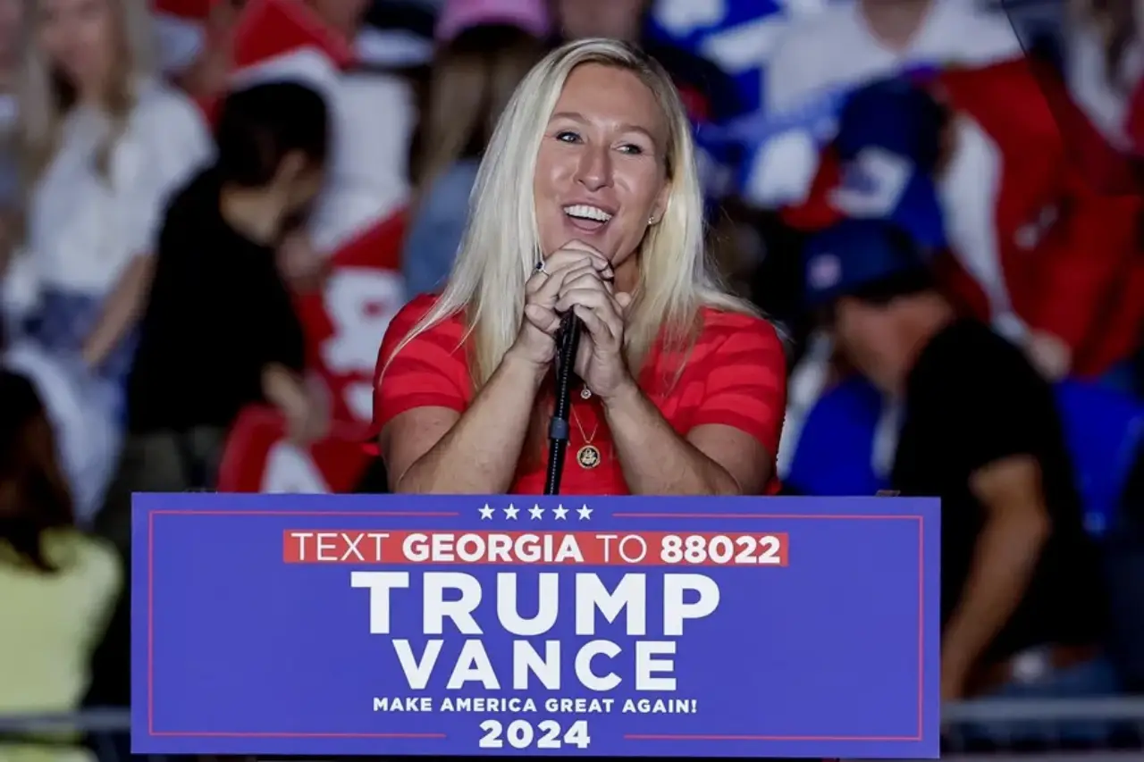 Trump desestima afirmación de Marjorie Taylor Greene sobre que sus ataques la pusieron en peligro