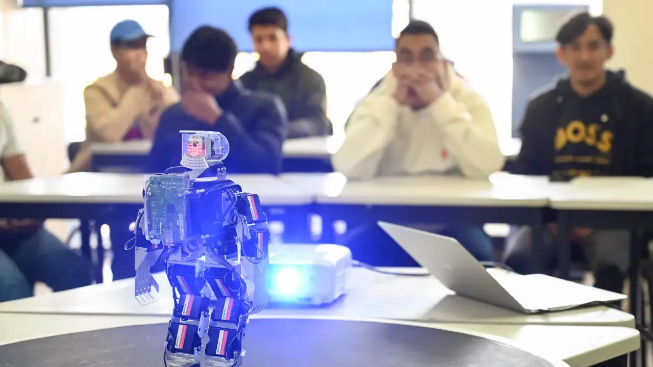 Gobierno presenta centro de formación en inteligencia artificial