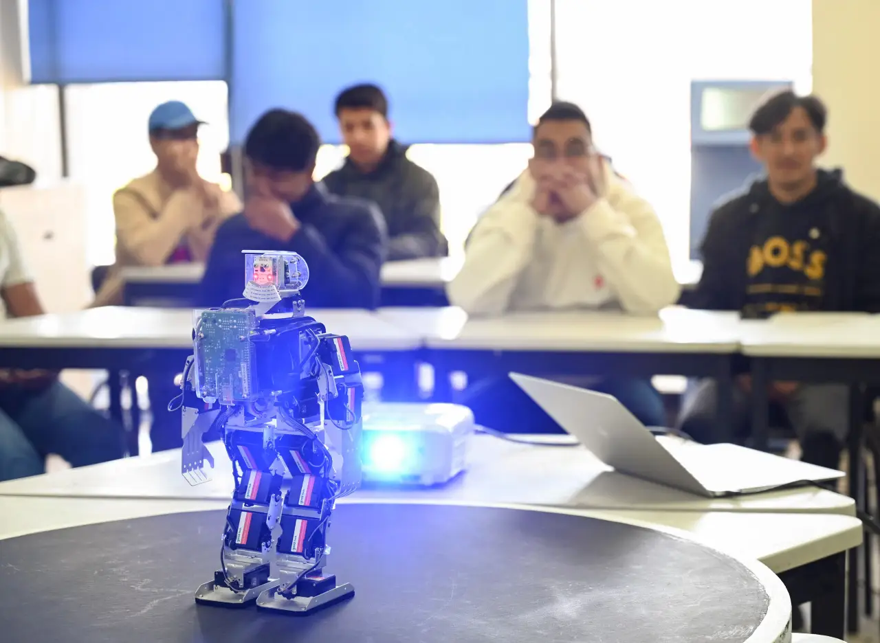 Gobierno presenta centro de formación en inteligencia artificial
