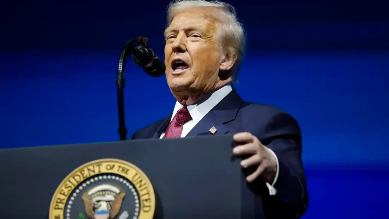 Trump desestima las preocupaciones de los votantes sobre la economía tras derrota republicana del martes