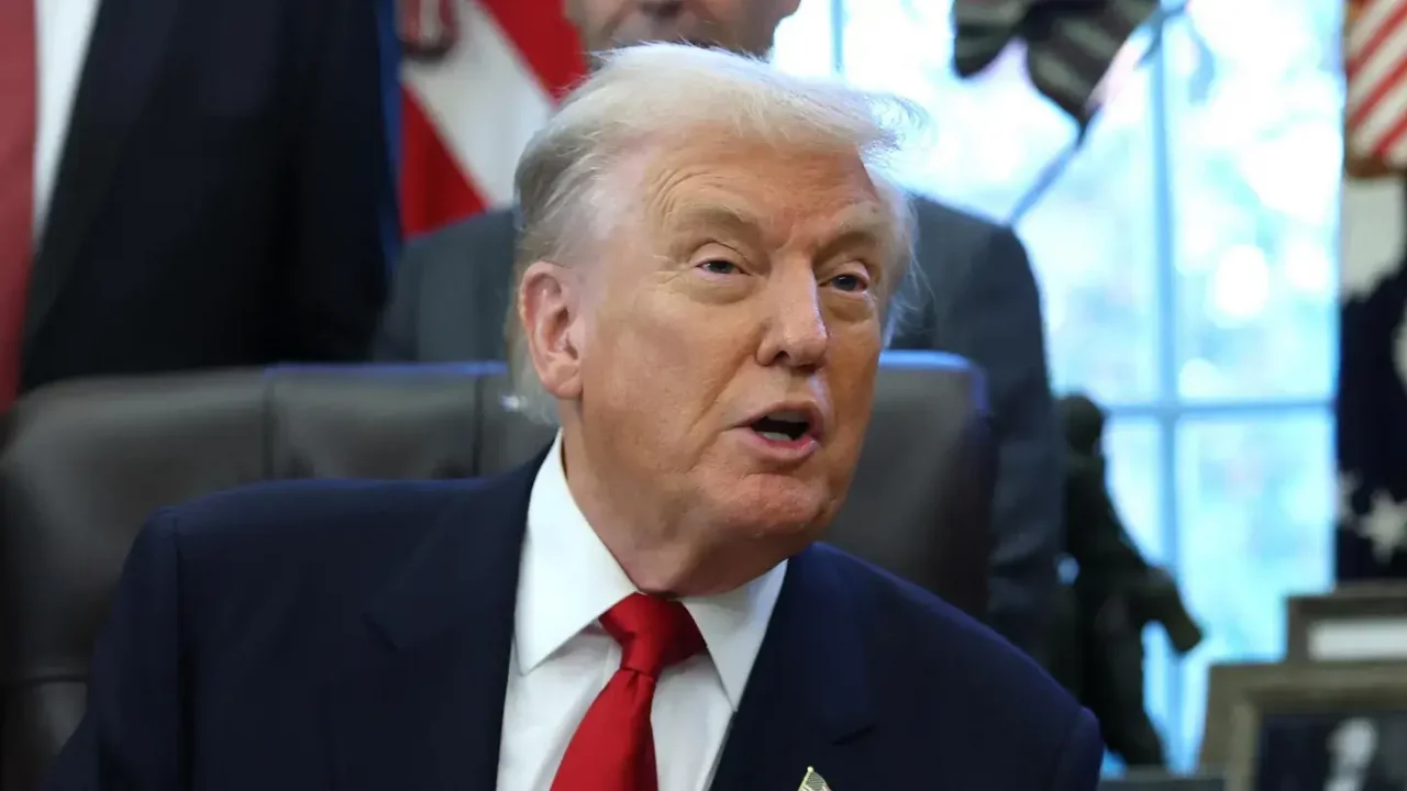 Trump desestima preocupaciones de los estadounidenses sobre la asequibilidad y califica las encuestas de ‘falsas’