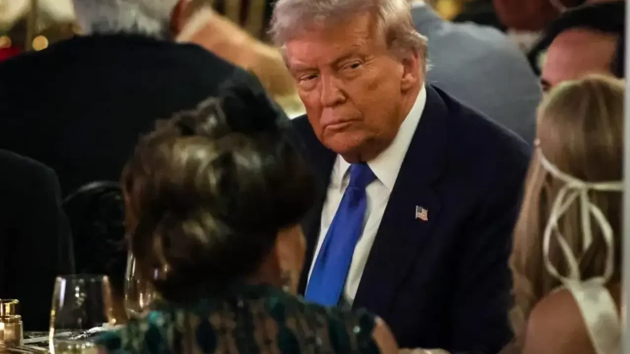 Mientras Trump defiende a los trabajadores extranjeros, su empresa busca una cifra récord para 2025