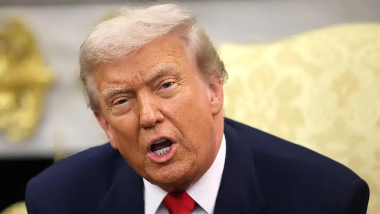 Todo lo que sabemos sobre los cheques de dividendos arancelarios de 2,000 dólares propuestos por Trump