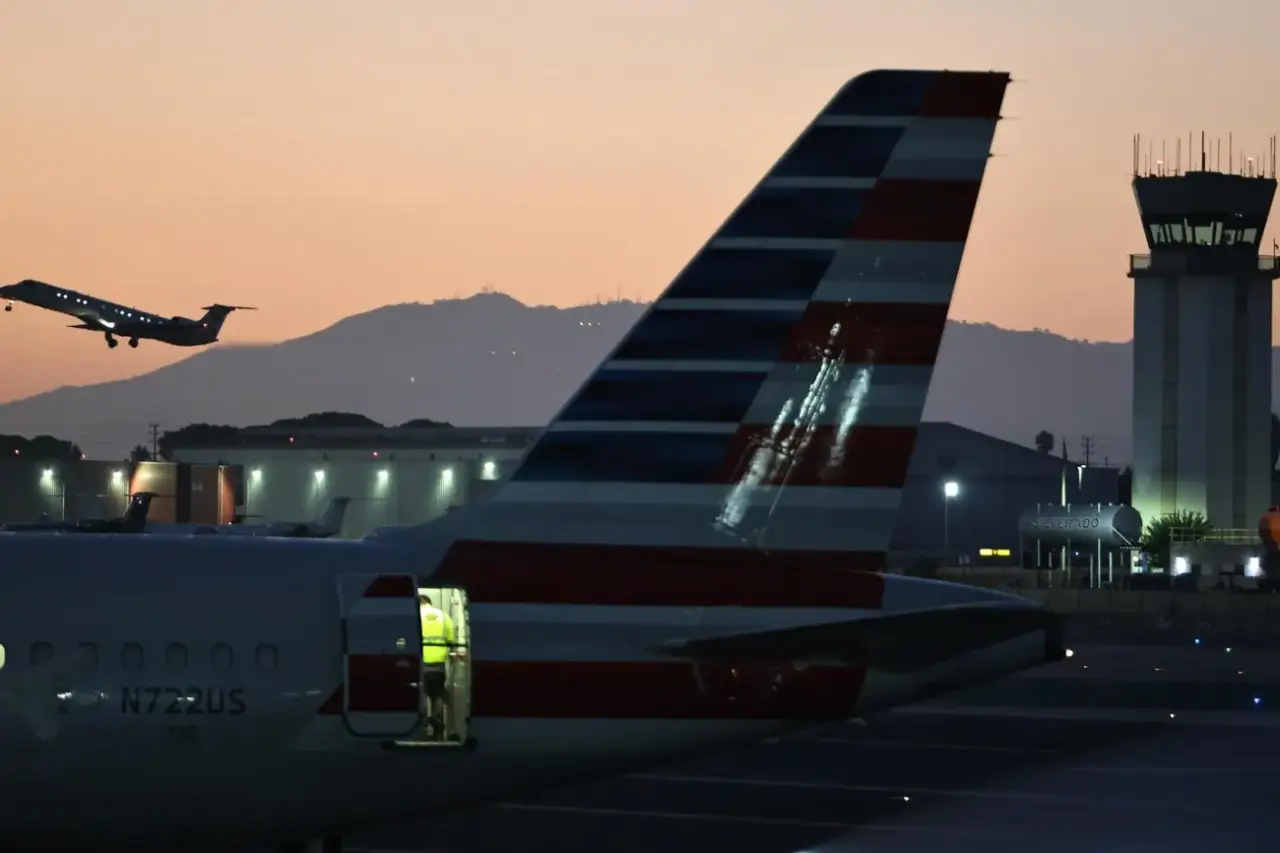 FAA reanuda vuelos en El Paso al no haber amenaza