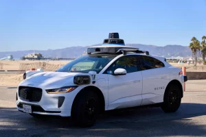 Waymo-Tesla-vehículos autónomos