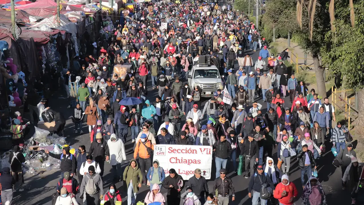 Sheinbaum llama a protestas pacíficas ante concentración de maestros en Ciudad de México