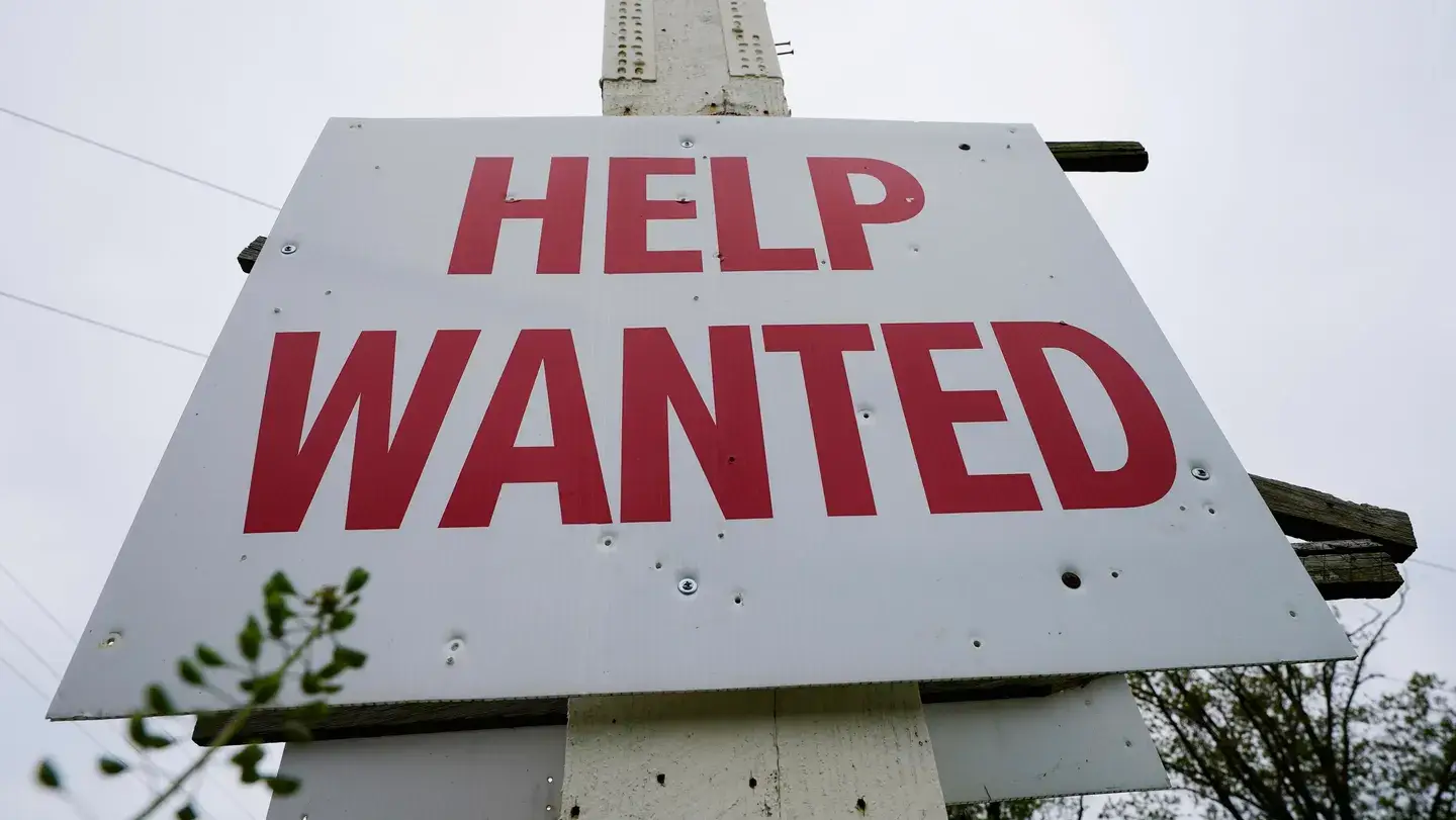 En octubre aumentaron las pérdidas de trabajo a medida que los empleadores ‘luchaban’; Wall Street proyecta un panorama laboral sombrío.