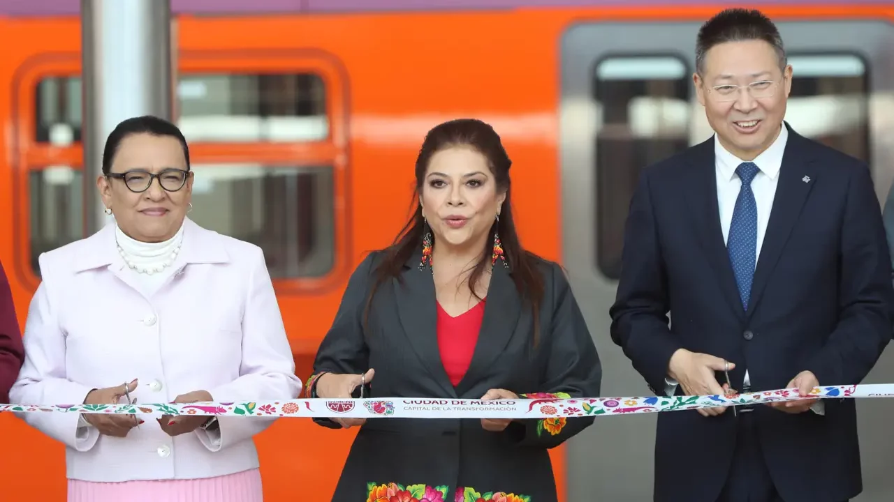 Metro de la Ciudad de México reabre totalmente la línea 1, la obra más extensa en 50 años