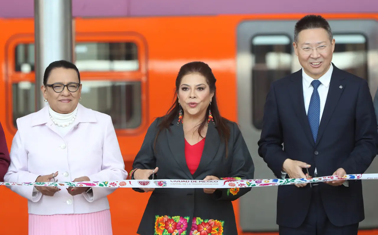 Metro de la Ciudad de México reabre totalmente la línea 1, la obra más extensa en 50 años