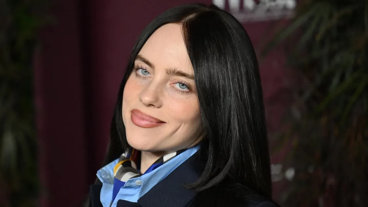 Billie Eilish califica de ‘patético’ a Elon Musk por su paquete salarial de un billón de dólares, redoblando la apuesta por las críticas virales contra el multimillonario