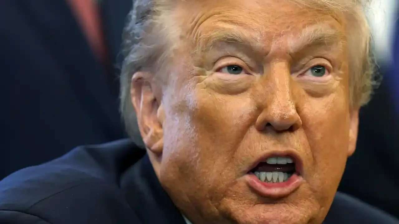 Trump atribuye su ronquera a gente ‘estúpida’ sobre comercio