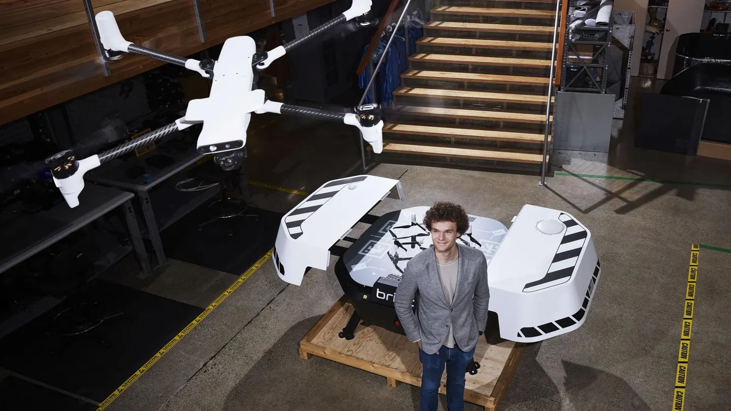 Este fundador de 25 años quiere expulsar a los drones chinos de los cielos estadounidenses