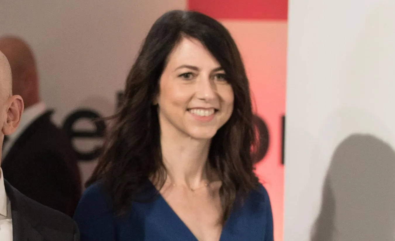 Las últimas donaciones de MacKenzie Scott la convierten en la tercera persona más generosa de EU