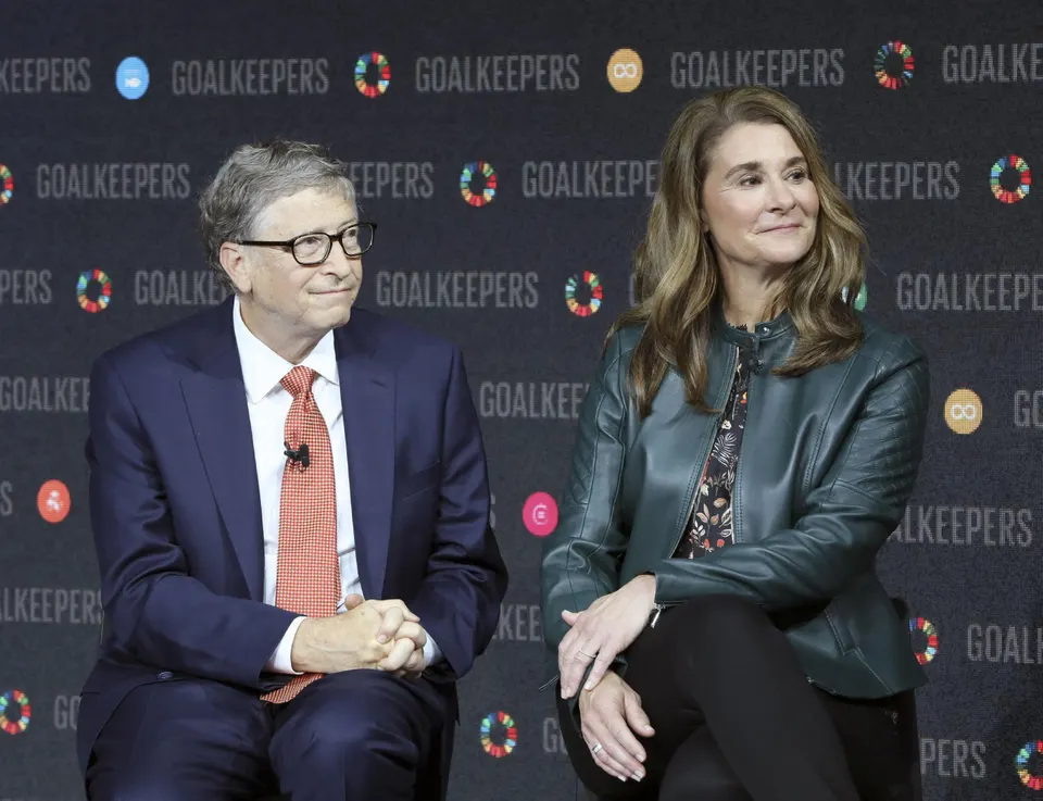 Bill Gates donó miles de millones a la fundación de su exesposa el año pasado, y solo millones a la suya