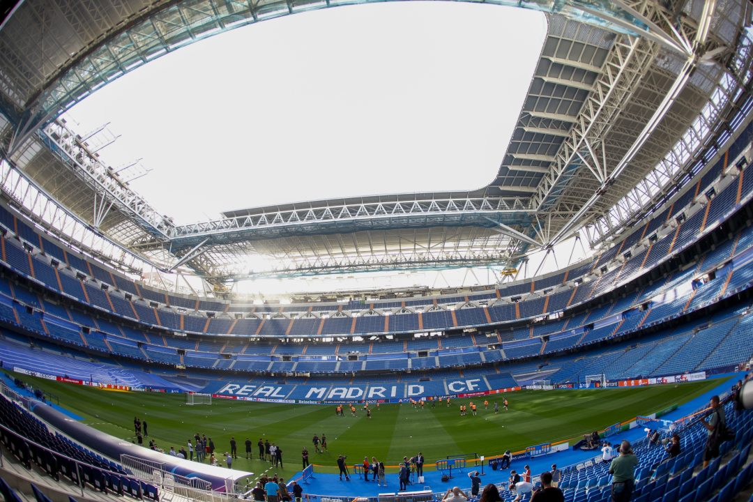 Las puertas del Bernabéu, antibalas y con 100 años de vida útil