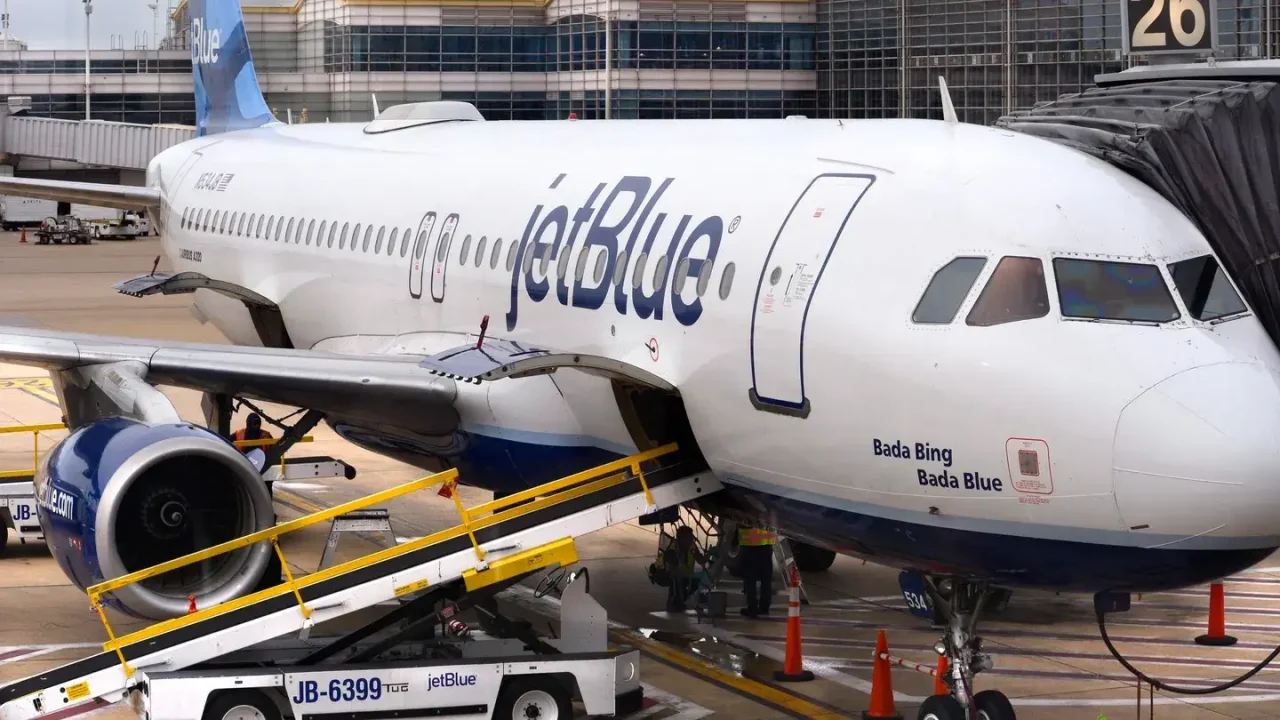 Las acciones de Airbus se desploman tras actualización del fabricante sobre un importante fallo del A320
