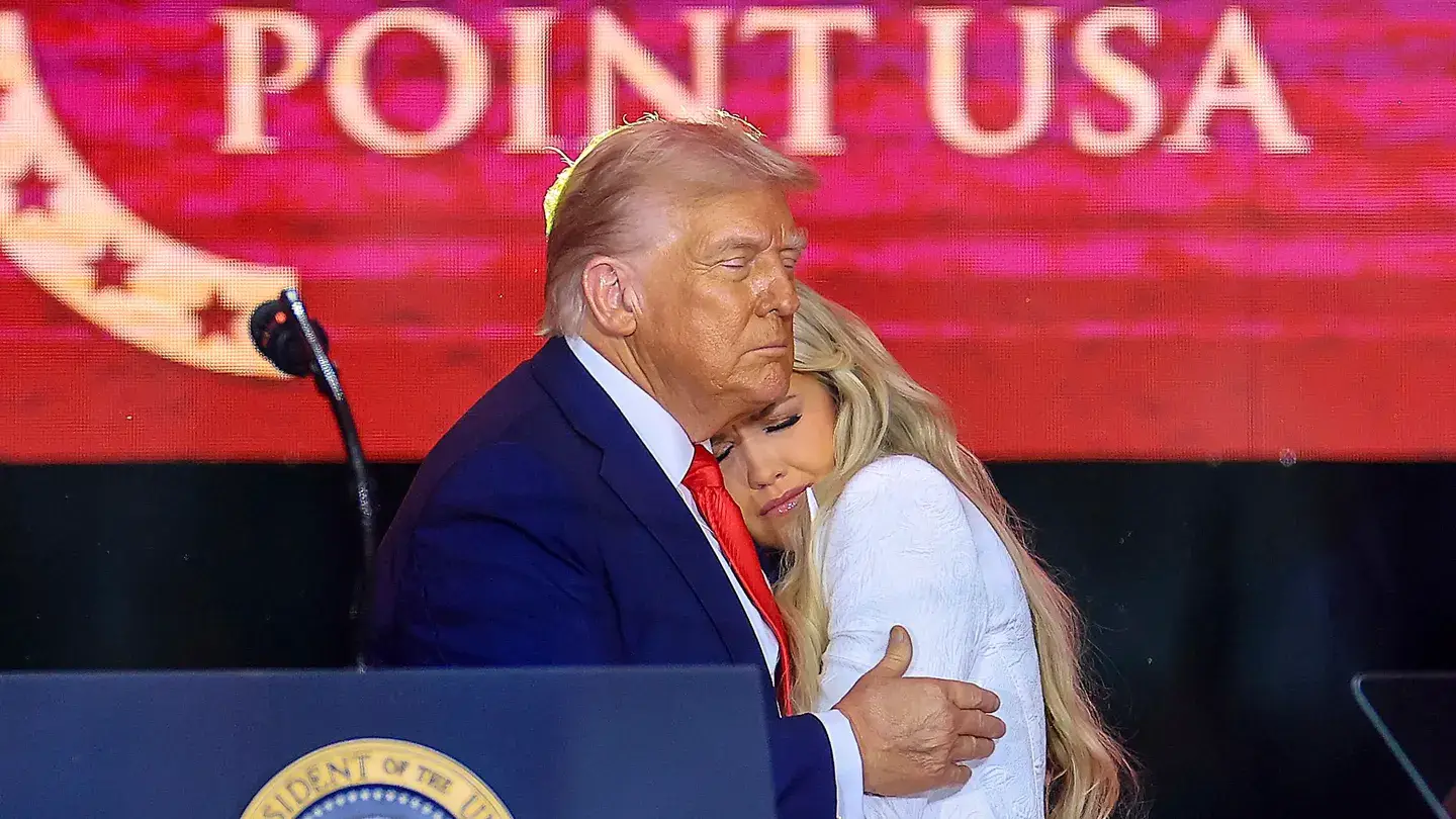 Trump acaba de promocionar el nuevo libro de Charlie Kirk, y también podría beneficiarse