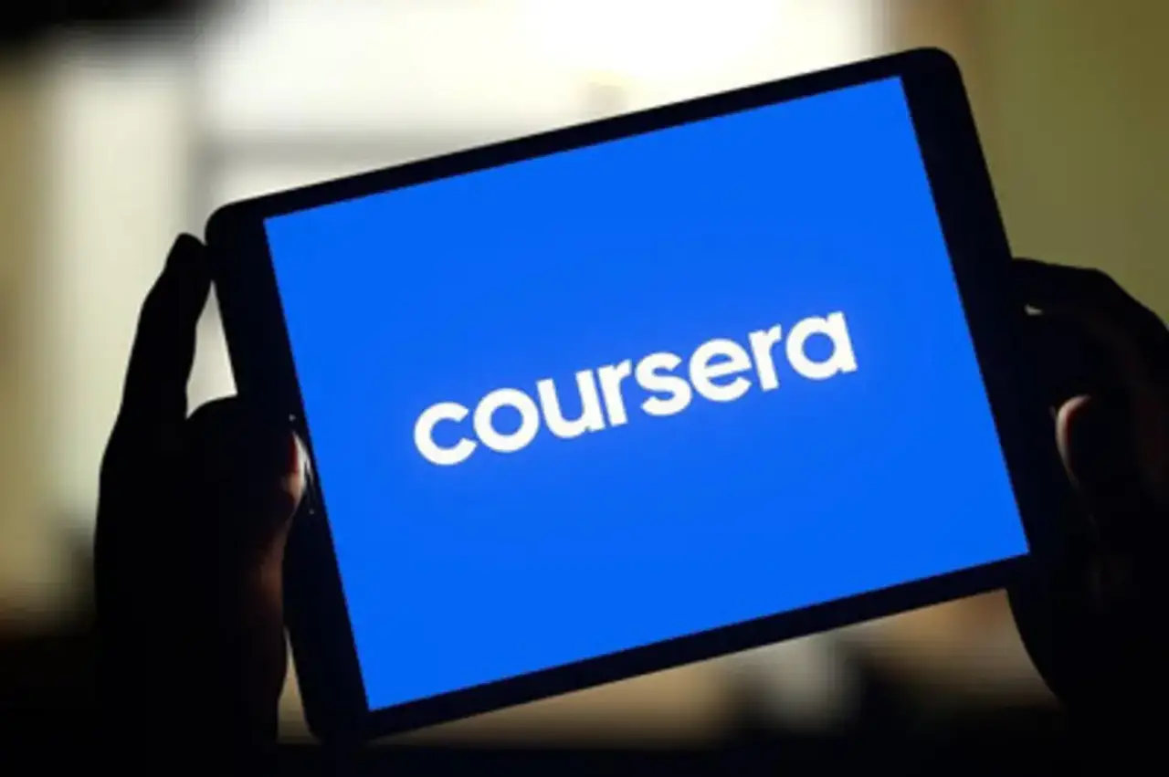 Coursera comprará Udemy y creará una empresa de 2,500 mdd enfocada en la formación en IA