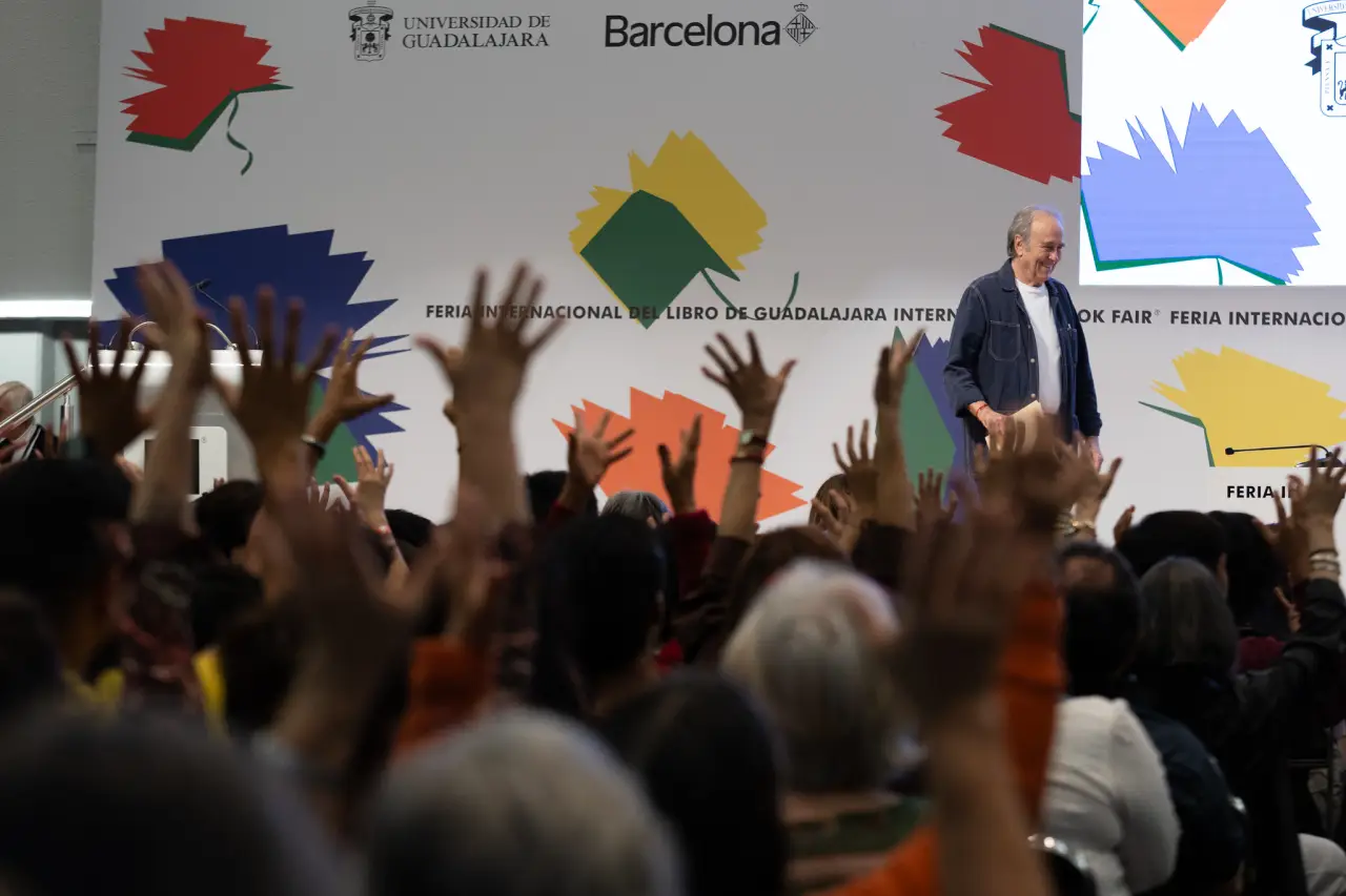 ‘Llegará el día que el México de los libros le gane al México de las armas’: Serrat