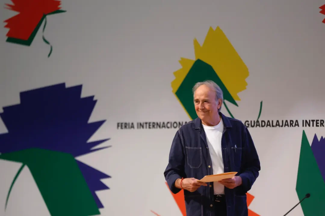 Serrat protagoniza una alborotada charla en la FIL de Guadalajara ante un público apasionado