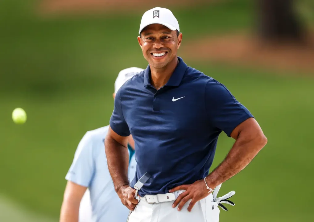 Tiger Woods es detenido por negarse a prueba tras accidente automovilístico