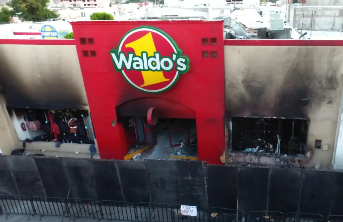 Arrestan a funcionarios y directivos de Waldo’s por incendio que dejó 24 muertos en México