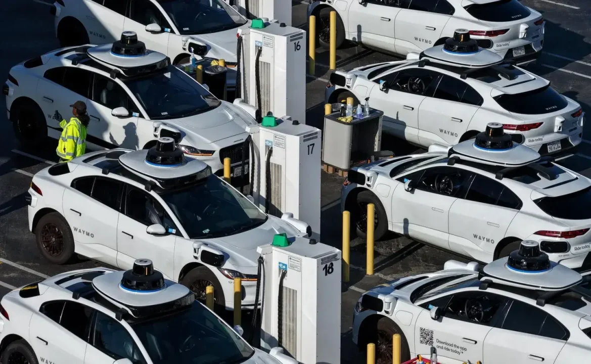 Waymo aspira a un millón de viajes en robotaxi a la semana