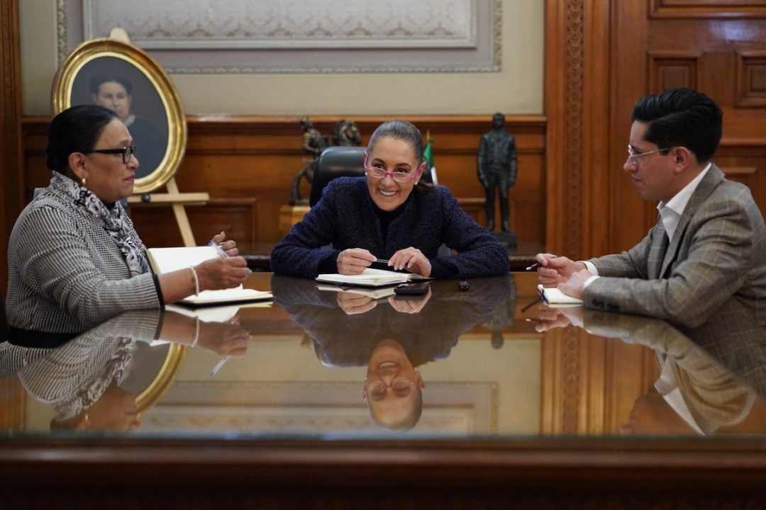 Sheinbaum informa que habló con el papa León XIV para invitarlo a México