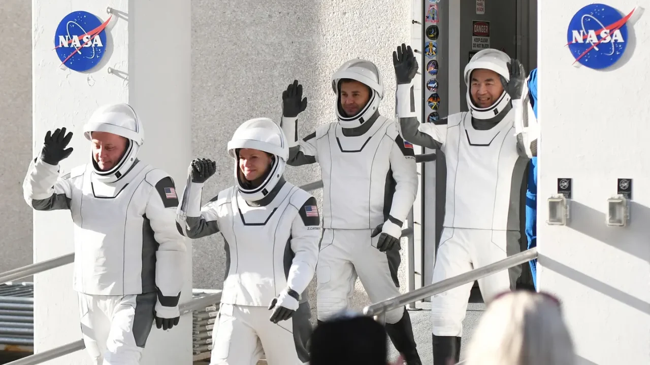 NASA y SpaceX realizarán una evacuación médica histórica de astronautas de la EEI