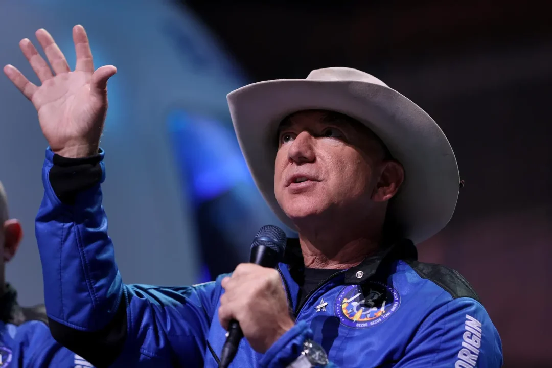 Cuidado Musk: firma de Bezos anuncia su red de comunicaciones satelitales