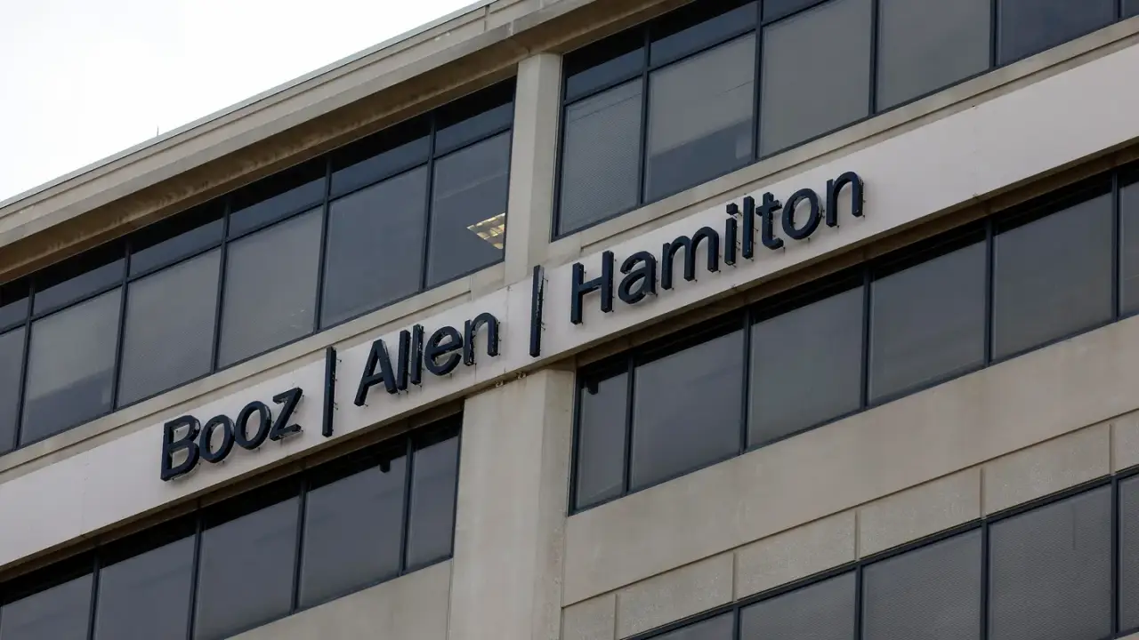 El Tesoro cancela el programa Booz Allen y culpa al denunciante que filtró las declaraciones de impuestos de Trump