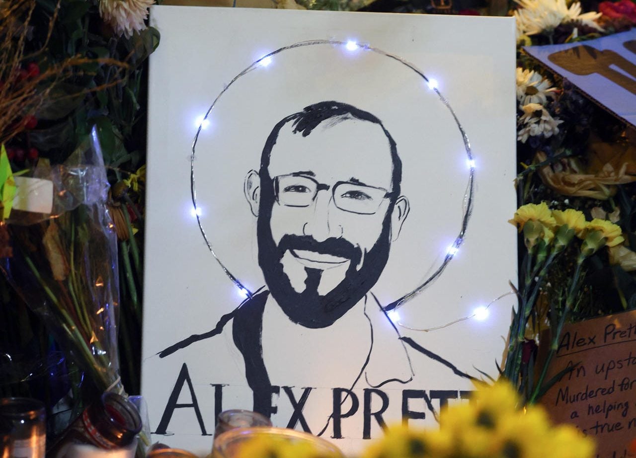 Revisión de EU sobre el asesinato de Alex Pretti no menciona que blandiera un arma de fuego