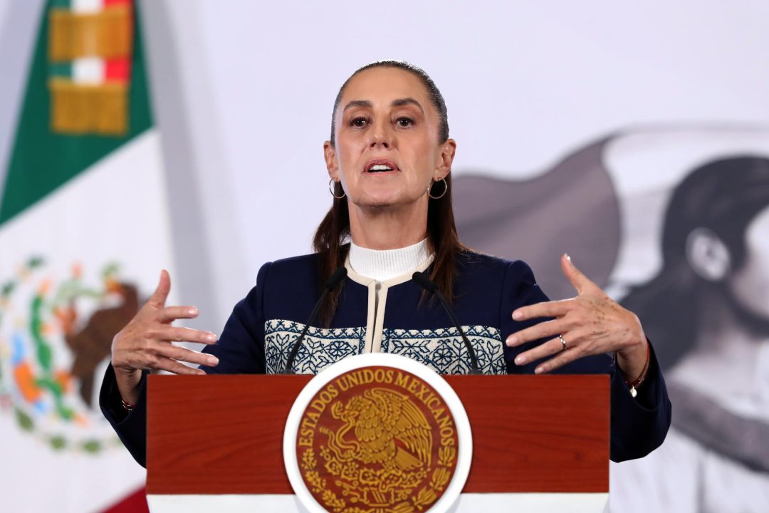 Avión militar de EU que aterrizó en Toluca es de ‘capacitación’, asegura Sheinbaum