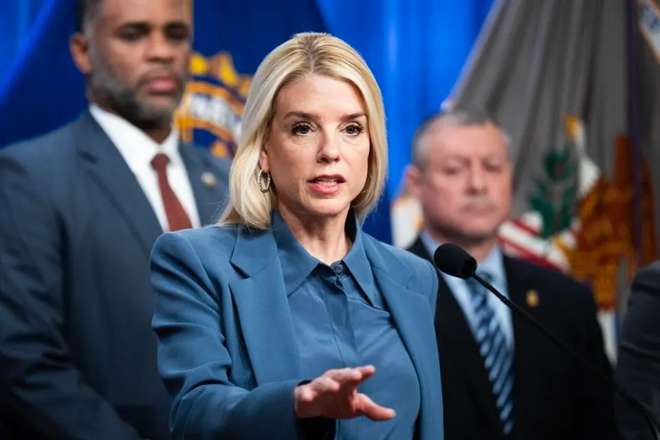 Departamento de Justicia de Trump informa de un ‘progreso sustancial’ en la revisión de los archivos de Epstein, pero aún no dice cuándo se publicarán