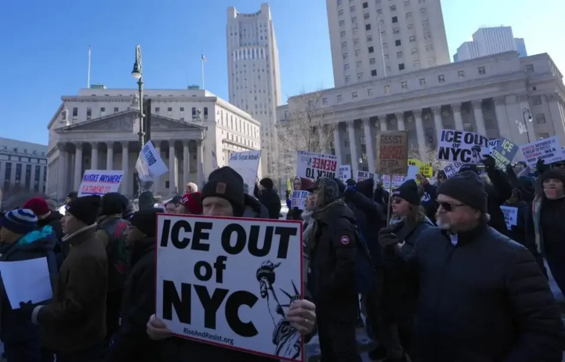 Trump exige que se identifique públicamente a los deportados para revertir las opiniones negativas sobre el ICE