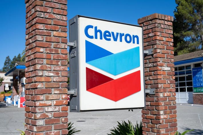 Reservas de petróleo de EU suben mientras Trump afirma que están listos para entrar en Venezuela