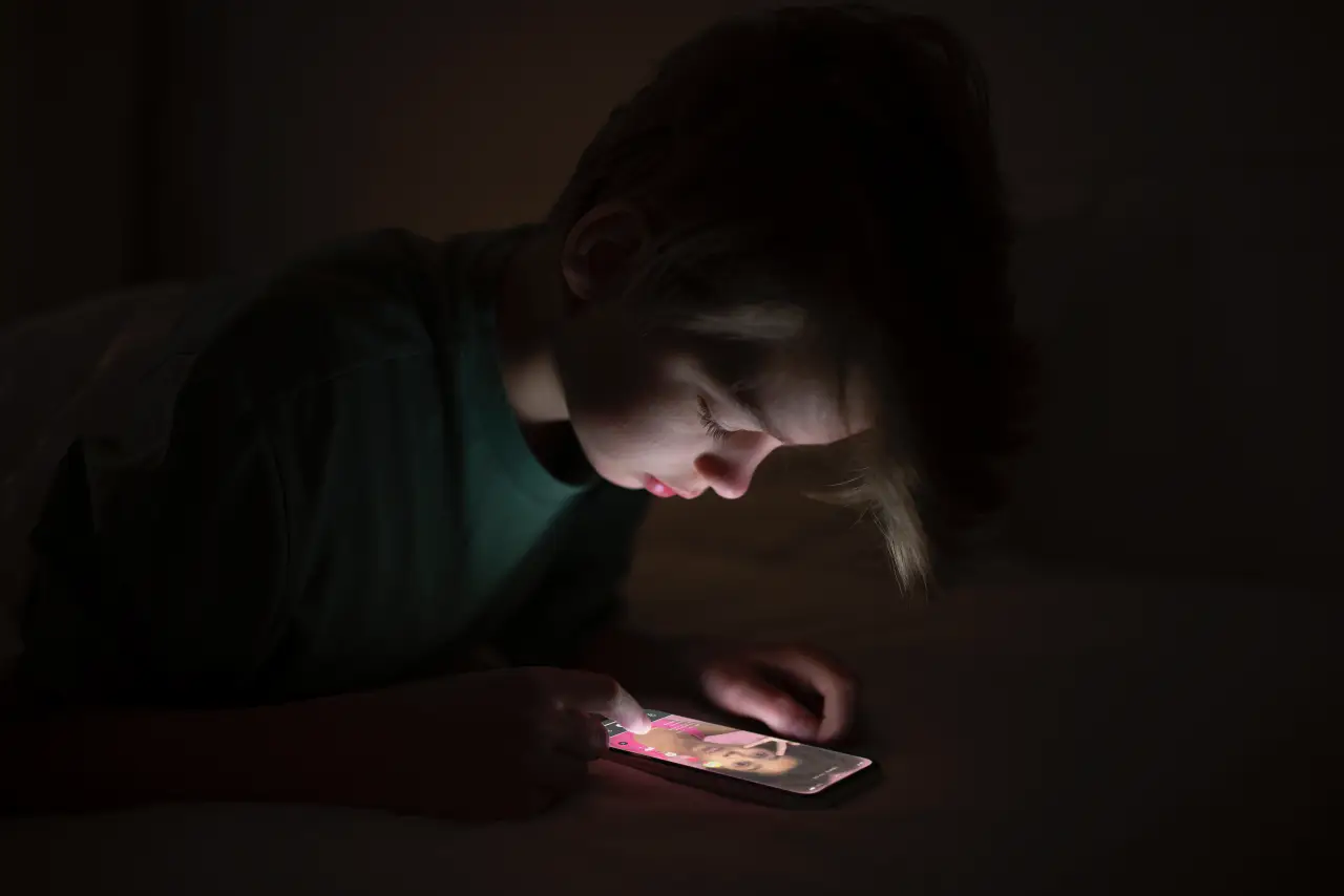 Meta, TikTok y YouTube irán a juicio por denuncias de adicción juvenil