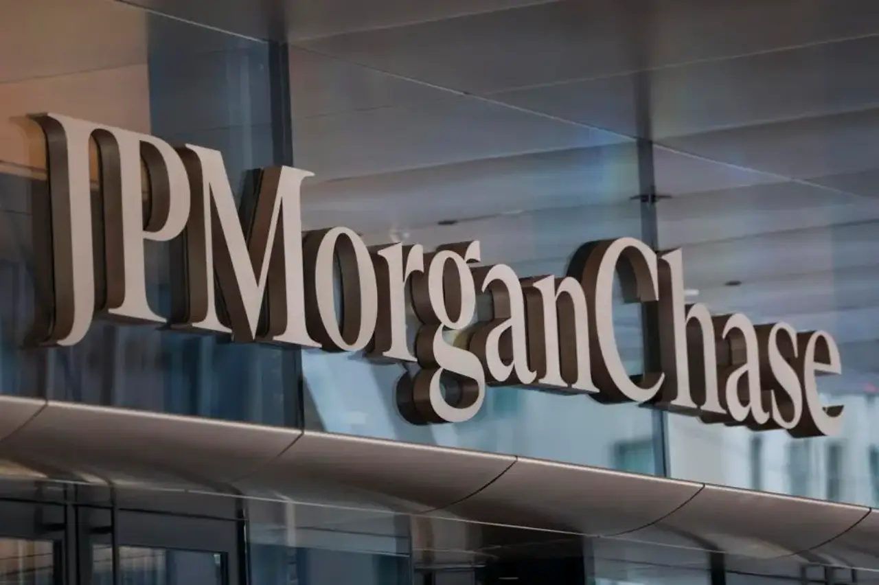 JPMorgan y Bank of America igualarán los depósitos de 1,000 dólares en cuentas de Trump para empleados