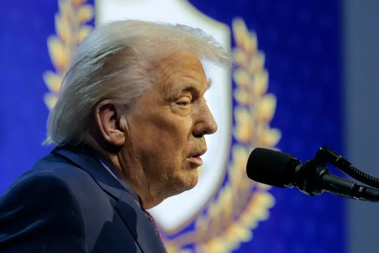 Trump amenaza con represalias si los países europeos venden bonos del Tesoro estadounidense, mientras algunos fondos daneses se deshacen de ellos