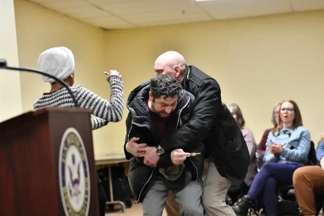 Trump sugiere sin fundamento que el ataque a Ilhan Omar fue ‘probablemente’ orquestado