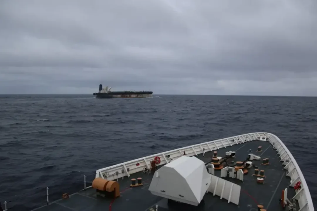 Por qué los petroleros ‘fantasma’ son los únicos barcos que aún transitan por el estrecho de Ormuz.