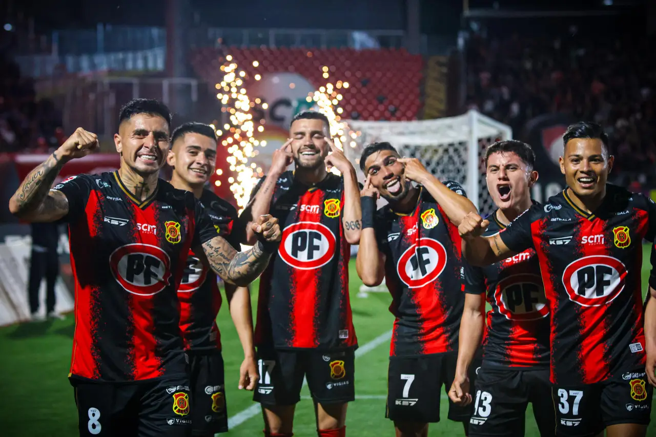 El patrocinio frontal más longevo del futbol mundial está en el ascenso de Chile