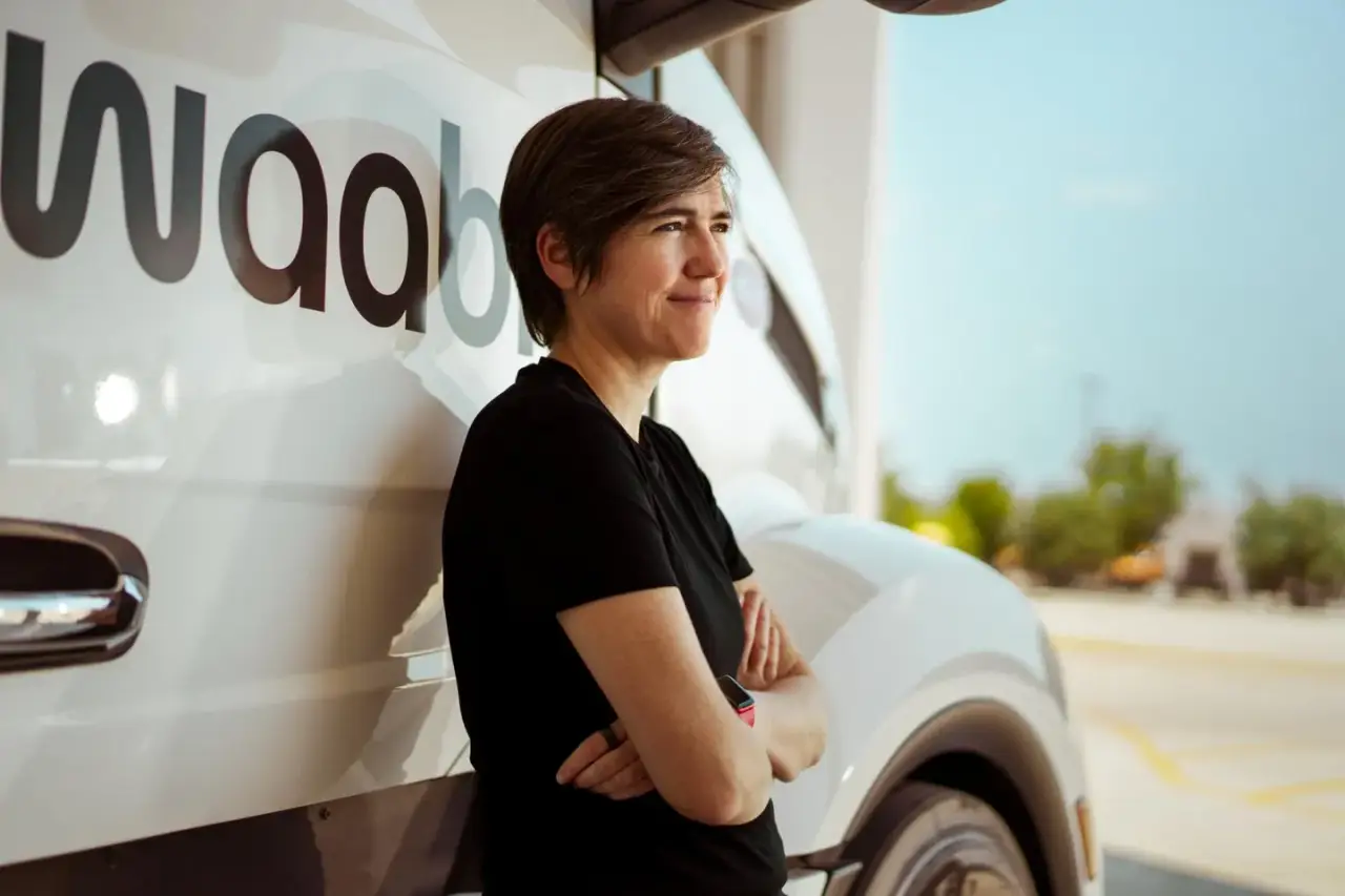 La empresa de camiones autónomos Waabi entra en la batalla de los robotaxis tras una recaudación de 1,000 millones de dólares