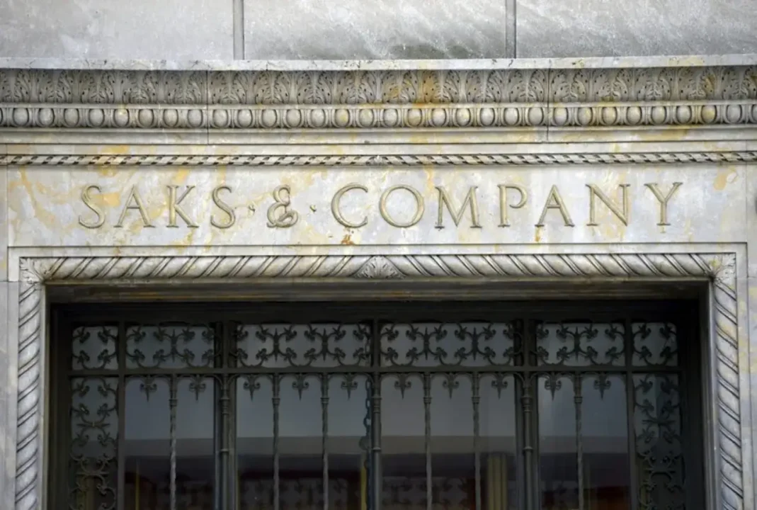 El arquitecto de Saks Global, Richard Baker, se aleja de un legado accidentado